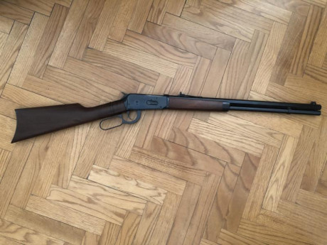 Buenos días a todos, 

Vendo rifle de palanca marca WINCHESTER completamente nuevo, calibre 44RM. El arma 01