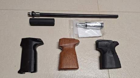 Hola a todos,
Lamentablemente y por falta de uso pongo a la venta mi Edgun Leshiy e sus acesorios que 10
