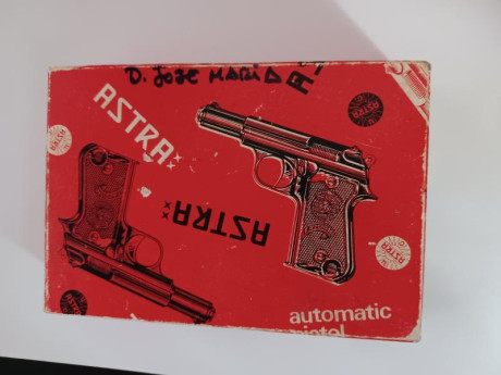 Vendo cargador, caja de cartón original y manual original con la tarjeta de garantía original sin rellenar, 02