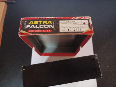 Vendo cargador, caja de cartón original y manual original con la tarjeta de garantía original sin rellenar, 01