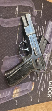 Hola amigos! ya que se muestran tantas armas buenas creo que a los propietarios de una cz 75 se nos tendría 82