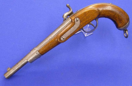 Voy a colocar unas fotos de un arma larga alemana de llave de mecha del siglo XVI. 81