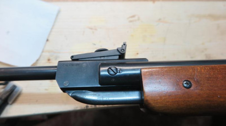 Se vende carabina Diana 35, en perfecto estado de funcionamiento, el estado de la madera y del pavonado 02