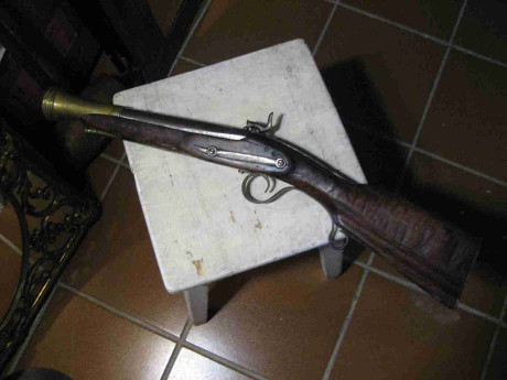 Buenos días:
Me gustaría poner a la venta un trabuco con la campana de latón.
Aunque tiene alguna restauración, 02