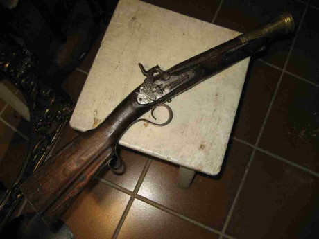 Buenos días:
Me gustaría poner a la venta un trabuco con la campana de latón.
Aunque tiene alguna restauración, 01