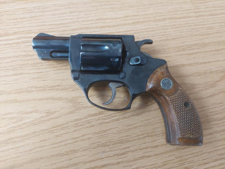 Compañero vende Revolver Astra 680 de 2 pulgadas del 38 Spl, sólo guiarle con licencias A o B, este arma 00