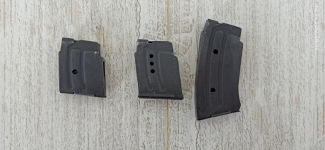 Buenas

tengo 2 cargadores de 5 cartuchos, y 1 de 10 (los 3 en acero)  del calibre 22LR de un rifle Brno 01