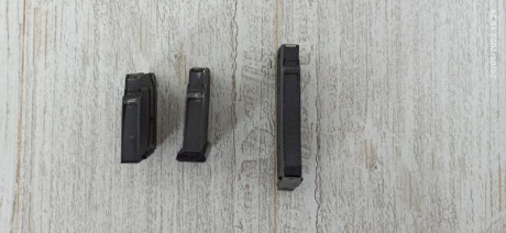 Buenas

tengo 2 cargadores de 5 cartuchos, y 1 de 10 (los 3 en acero)  del calibre 22LR de un rifle Brno 00