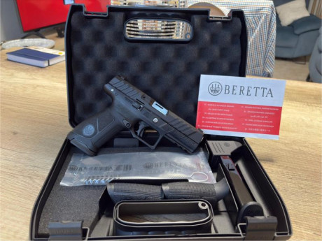 Vendo Beretta APX A1 9mm de reestreno completamente nueva, con todos sus accesorios de fábrica, comprada 01
