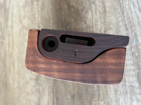 Vendo una empuñadura para pistola aire Steyr LP10/50. Prácticamente nueva
125 euros con portes incluidos 01