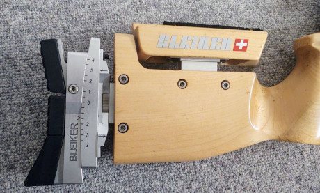 Vendo este magnífico fusil  calibre 7,5x55 suizo con culata de madera de arce. Como nuevo.

Tiene1200 10
