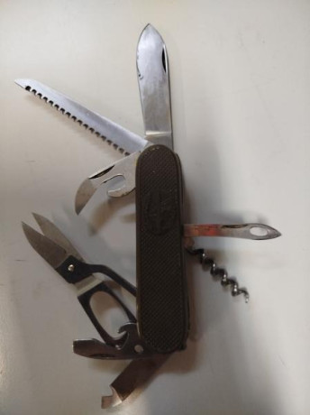 Navaja Aitor gran policía, en buen estado, sin funda, está en Madrid, piso 40 euros 00