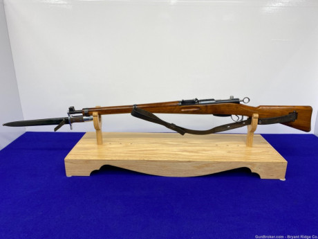 Bayoneta suiza  modelo 1918 , para el fusil Schmidt Rubin K-31.
Fabricada por Waffenfabrik Neuhausen.
El 40