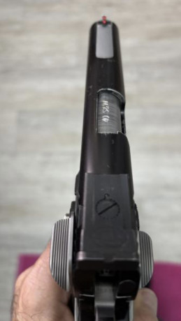 Magnífica pistola STI Apeiro cal 40 SW, bicolor. 
* 5 cargadores,( la pistola viene con un cargador ).
* 11