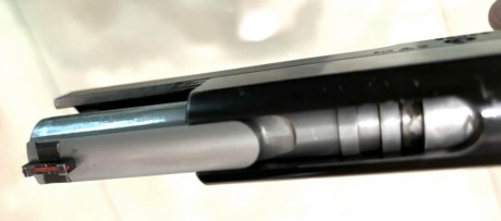 Magnífica pistola STI Apeiro cal 40 SW, bicolor. 
* 5 cargadores,( la pistola viene con un cargador ).
* 02