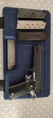 Vendo mi pistola Colt 1911 A1 serie 80 del 9 parabellum en muy buenas condiciones de pavonado y accesorios 20