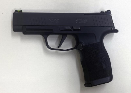 Calibre 9 mm, cargador de 12 cartuchos mas dos adicionales de 15.  En su maletín original. Regalo funda 02