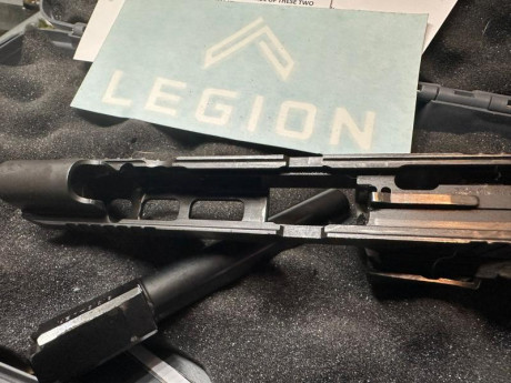 Un amiguete me pide que anuncie esta arma corta.

Pongo a la venta sig sauer x-five legión con 3 cargadores 01