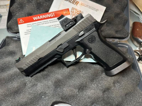 Un amiguete me pide que anuncie esta arma corta.

Pongo a la venta sig sauer x-five legión con 3 cargadores 00