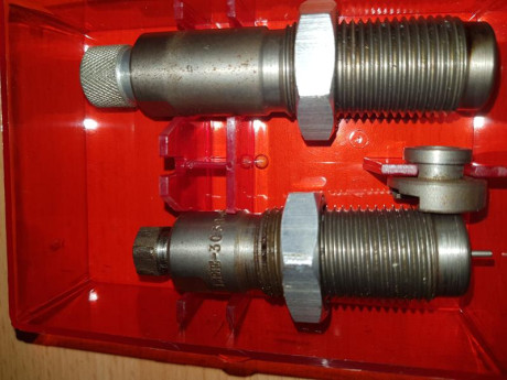 vendo los siguientes juegos de dies. Son usados, yo no los he utilizado. Añado más juegos de dies.

Rcbs 40