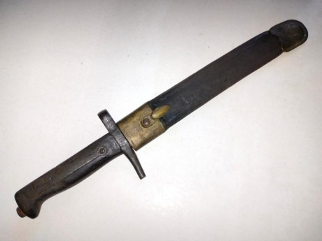 Hola a todos
vendo una bayoneta para el fusil Carcano 

la bayoneta esta usada , con grasa seca , muy 120