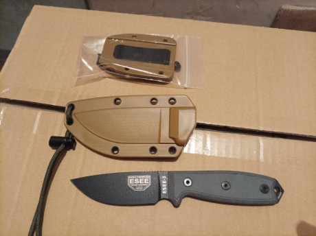 Hola vendo 2 cuchillos multiproposito uno marca Esee, modelos 3, de acero al carbono 1095 y uno de la 00