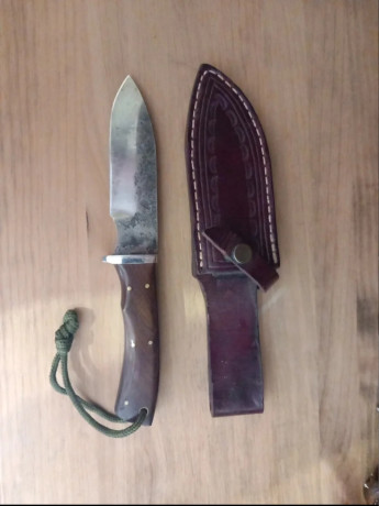 Cuchillo nuevo sin estrenar del prestigioso forjador JD Knives,  19,5 de largo, mango 11,5cm, 8cm hoja, 32