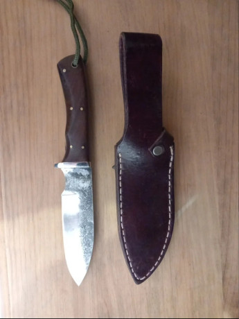 Cuchillo nuevo sin estrenar del prestigioso forjador JD Knives,  19,5 de largo, mango 11,5cm, 8cm hoja, 31