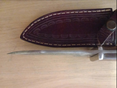 Cuchillo nuevo sin estrenar del prestigioso forjador JD Knives,  19,5 de largo, mango 11,5cm, 8cm hoja, 40