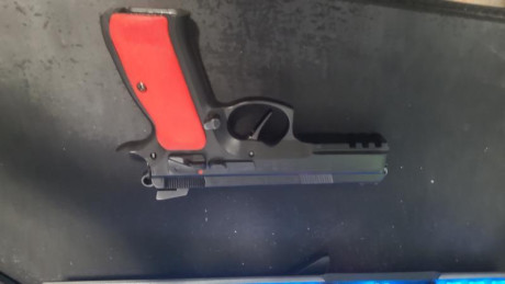 Vendo pistola CZ ideal para ipsc con mejoras de gatillo guía de muelle muelle corredera , 3 CARGADORES 12