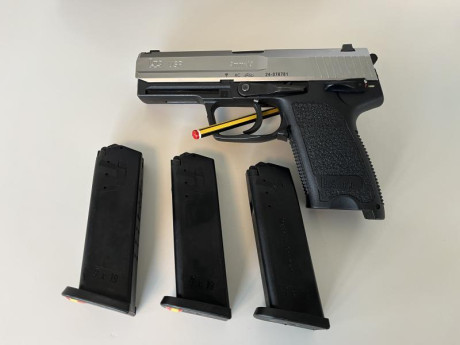 Vendo pistola Hk usp bitono (está como nueva) muy pocos disparos. Esta guiada en F y se puede ver en Gijon.
Pistola 12