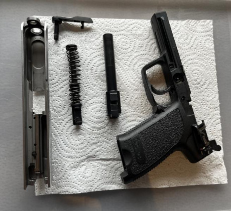 Vendo pistola Hk usp bitono (está como nueva) muy pocos disparos. Esta guiada en F y se puede ver en Gijon.
Pistola 11