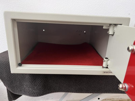 Caja fuerte mini vault 23 BTV. Solo llave. Sencilla de usar y ocultar, por utilizar llave y por su pequeño 01