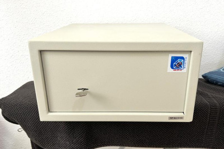 Caja fuerte mini vault 23 BTV. Solo llave. Sencilla de usar y ocultar, por utilizar llave y por su pequeño 00