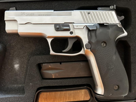 Sig Sauer P 226 Sport. 9mm Pb.Cañon match, 

El arma es de un amigo está casi a estrenar.
Caja original 02