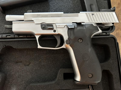 Sig Sauer P 226 Sport. 9mm Pb.Cañon match, 

El arma es de un amigo está casi a estrenar.
Caja original 01
