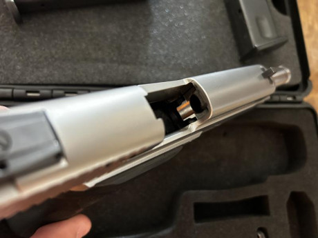 Sig Sauer P 226 Sport. 9mm Pb.Cañon match, 

El arma es de un amigo está casi a estrenar.
Caja original 00