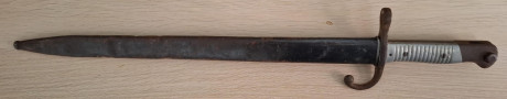 Totalmente por azar llegó a mis manos esta bayoneta de Mauser Argentino 1891. 
La pobre estaba colgada 00