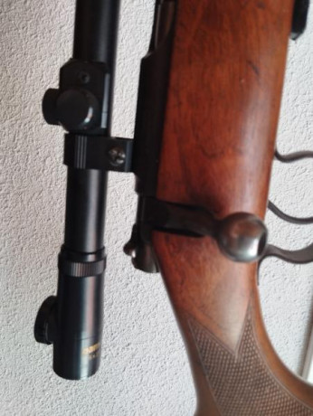 Por no usar, vendo carabina Brno del calibre 22 LR. Esta usada, tal cual se ve en la foto, pero funciona 01