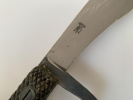 Vendo los siguientes cuchillos:
-cuchillo de monte tropas de montaña y COEs de la Fabrica Nacional de 170
