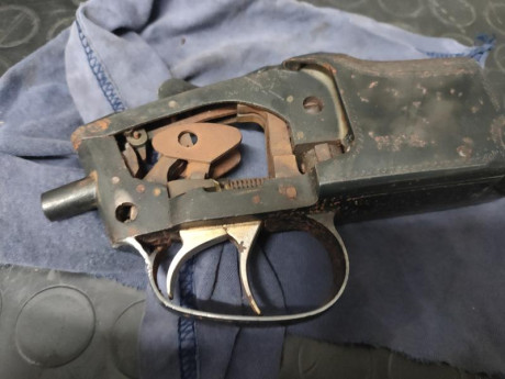 Totalmente por azar llegó a mis manos esta bayoneta de Mauser Argentino 1891. 
La pobre estaba colgada 132