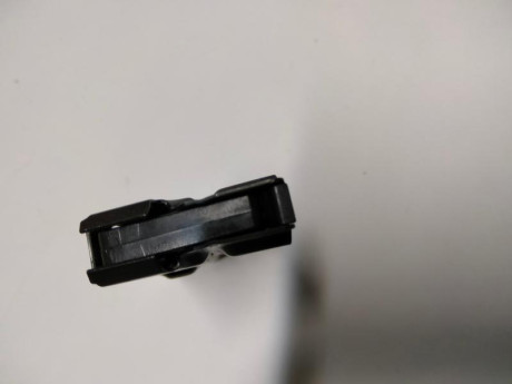 Hola vendo cargadores de la carabina de supervivencia AR7 del calibre 22 LR 

los cargadores son de 8 170