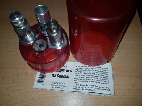 vendo los siguientes juegos de dies. Son usados, yo no los he utilizado. Añado más juegos de dies.

Rcbs 80