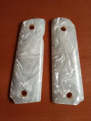 Lo dicho, cachas símil nácar de artesanía española para pistolas modelo 1911.
6€ por correo certificado 00