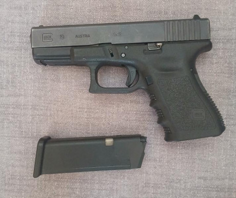 Vendo Glock 19 gen 3 guiada en F con 3 cargadores, caja, manual de instrucciones, baqueta y feminela.
Para 00
