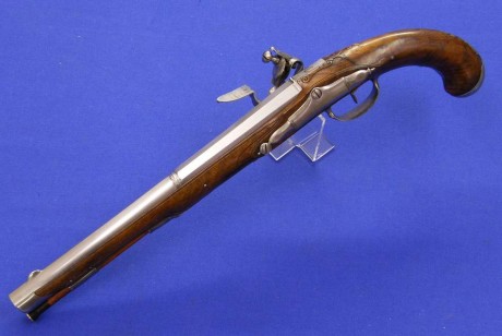 Voy a colocar unas fotos de un arma larga alemana de llave de mecha del siglo XVI. 161