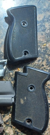 Se liquidan los siguientes complementos y accesorios de armas. 
Todo a 20 euros más el envío, por agencia 40