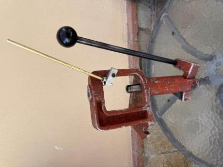 Hola a todos, vendo prensa Hornady Pacific. 07, mal de pintura, funciona perfectamente ya que a sido poco 01