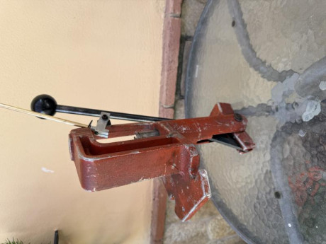 Hola a todos, vendo prensa Hornady Pacific. 07, mal de pintura, funciona perfectamente ya que a sido poco 10