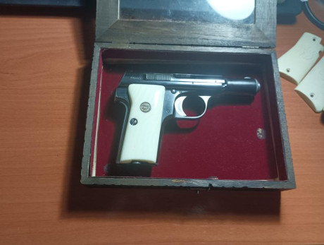 Vendo esta Astra 300 del año 1943 (letra Ñ) en excelente estado de pavon y estrias en calibre 7.65 . Adjunto 00